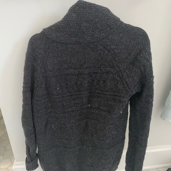 Aritzia zip up sweater - Picture 2 of 2